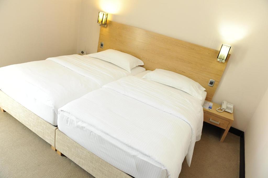 City Hotel Podgorica Zimmer foto