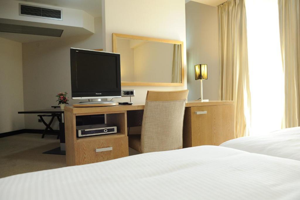 City Hotel Podgorica Zimmer foto